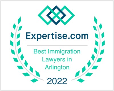 Insignia de Expertise.com para los mejores abogados de inmigración en Arlington 2022